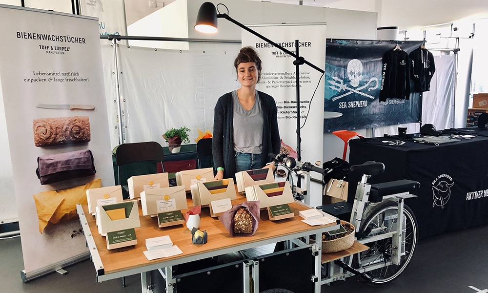 Get to know beeswax wraps and Marie at the market stall