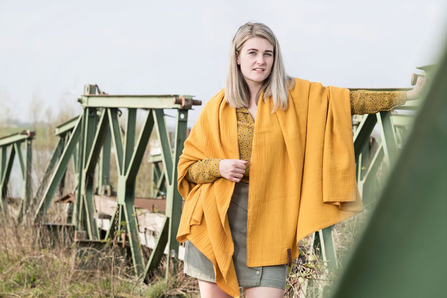 Knit Factory "Liv Pareo" - Strandtuch Bio-Musselintuch Ocker