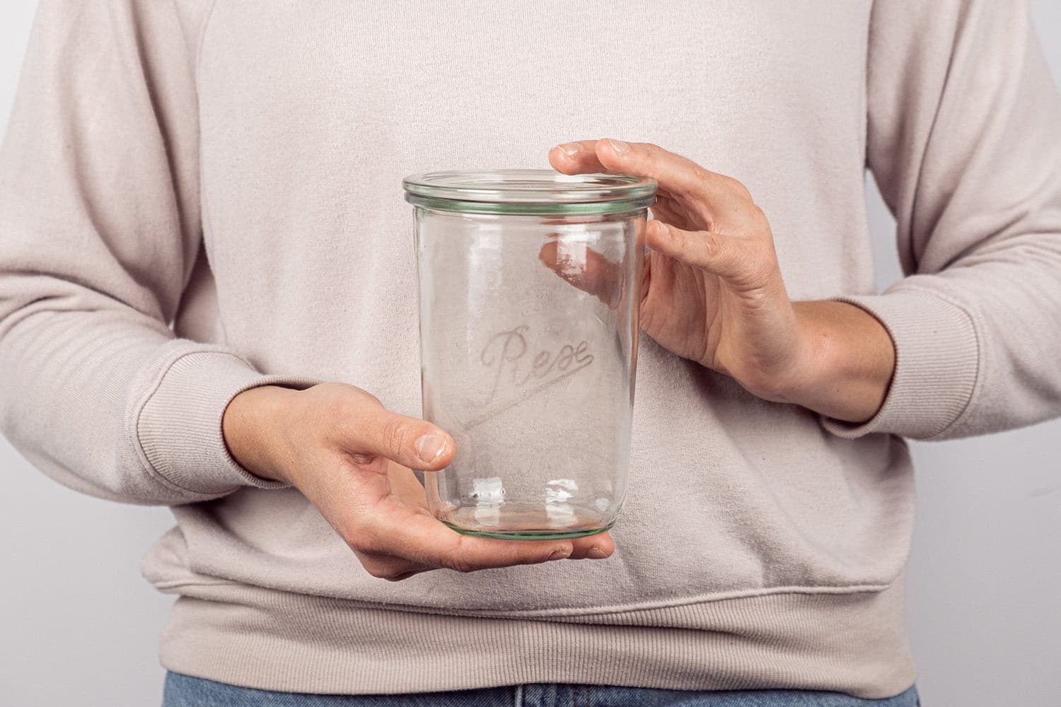REX Sturzglas 850ml und Hände
